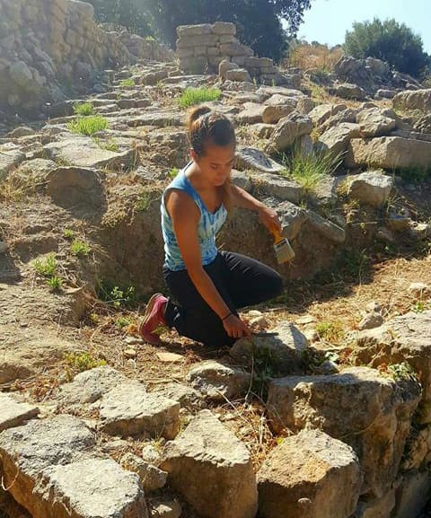 AU student doing archaeology fieldwork.