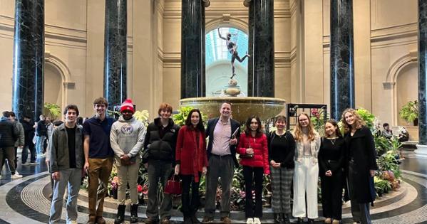 Student tour group in front of a stone water fountain in the National Gallery of Art