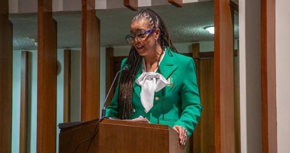 Andrea Moore, CAS/BA ’88, speaks after accepting the MLK Jr. Visionary Award in honor of her work in DC. Photo by Julia Gibson. 