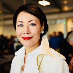 Ann Curry headshot