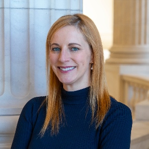 headshot of welead speaker Leslie shedd